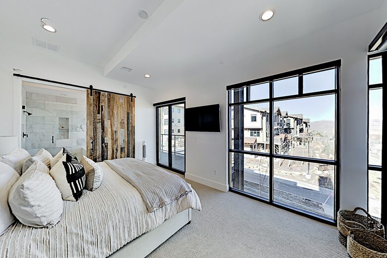 Designer Gem | Hot Tub & Bonus Room | Walk to Lift - Park City, Utah
