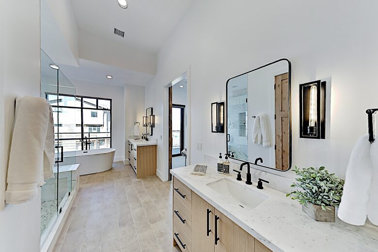 Designer Gem | Hot Tub & Bonus Room | Walk to Lift - Park City, Utah