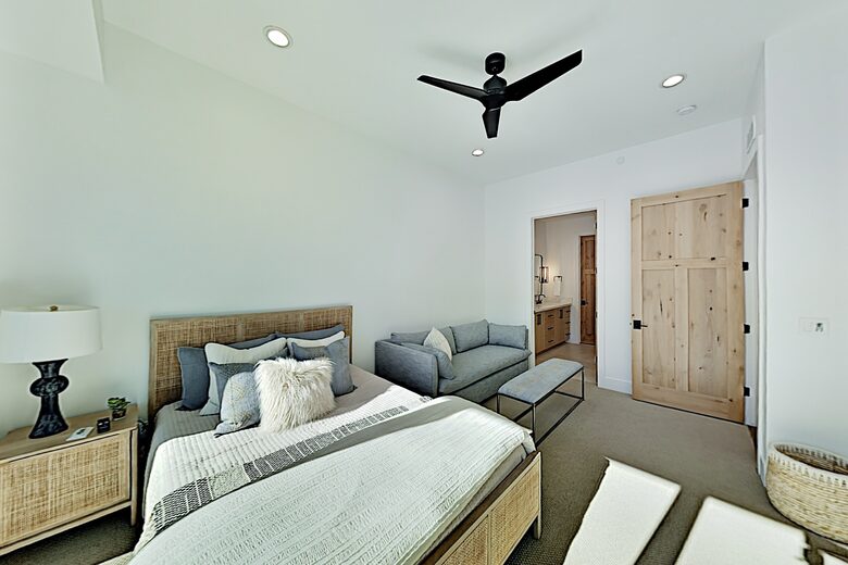Designer Gem | Hot Tub & Bonus Room | Walk to Lift - Park City, Utah