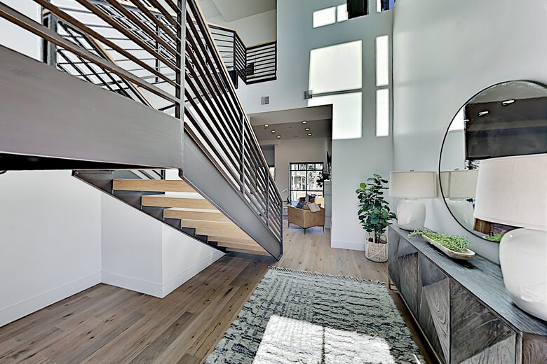 Designer Gem | Hot Tub & Bonus Room | Walk to Lift - Park City, Utah