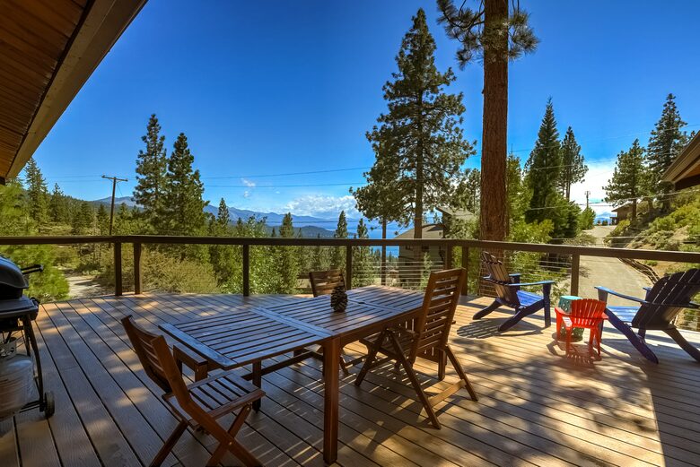 Altitude Adjustment Lodge (Lake Tahoe views!) - Glenbrook, Nevada