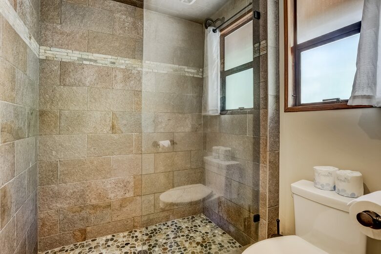 Altitude Adjustment Lodge (Lake Tahoe views!) - Glenbrook, Nevada