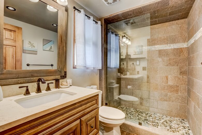 Altitude Adjustment Lodge (Lake Tahoe views!) - Glenbrook, Nevada
