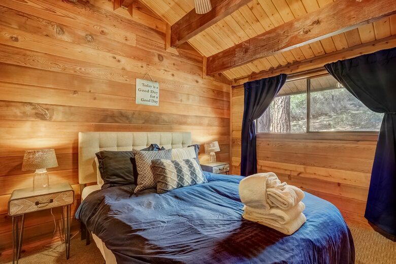 Altitude Adjustment Lodge (Lake Tahoe views!) - Glenbrook, Nevada