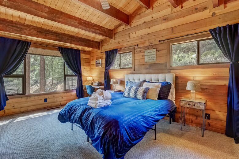 Altitude Adjustment Lodge (Lake Tahoe views!) - Glenbrook, Nevada