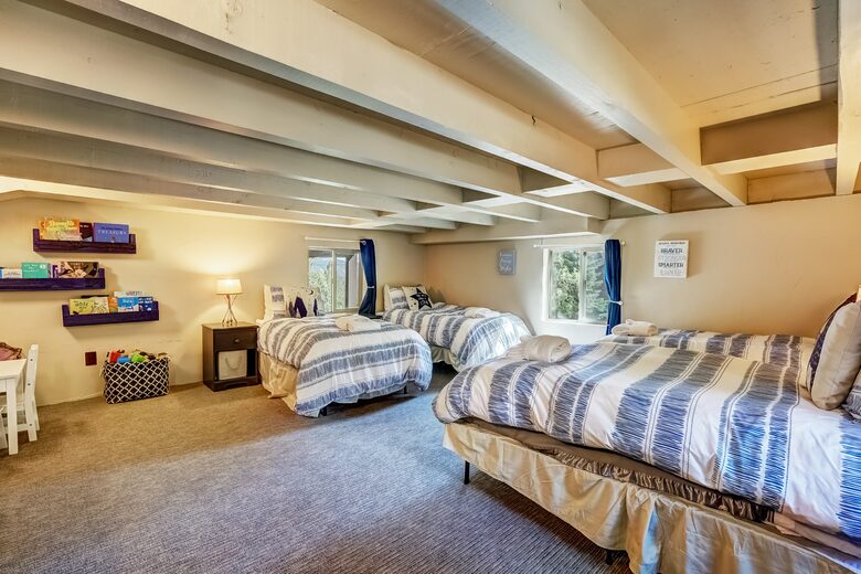 Altitude Adjustment Lodge (Lake Tahoe views!) - Glenbrook, Nevada