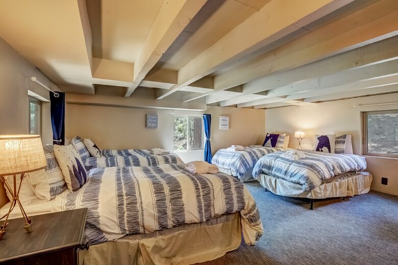 Altitude Adjustment Lodge (Lake Tahoe views!) - Glenbrook, Nevada