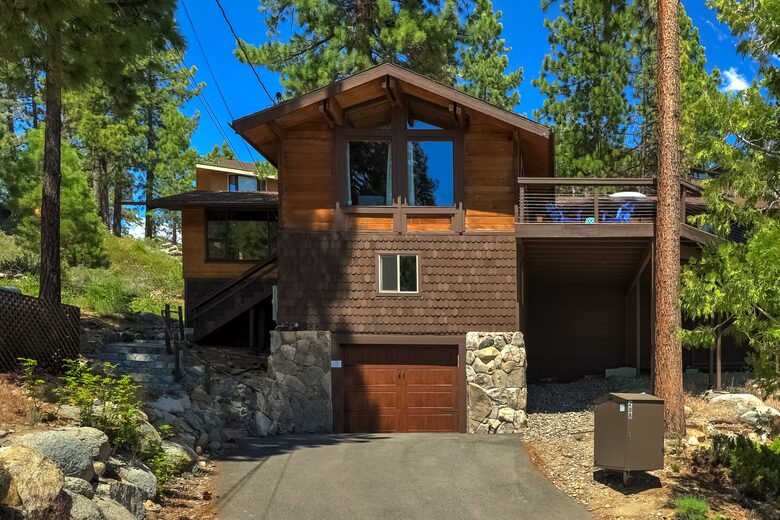 Altitude Adjustment Lodge (Lake Tahoe views!) - Glenbrook, Nevada