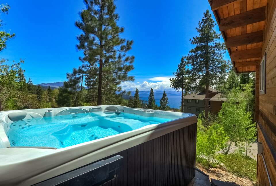 Altitude Adjustment Lodge (Lake Tahoe views!) - Glenbrook, Nevada