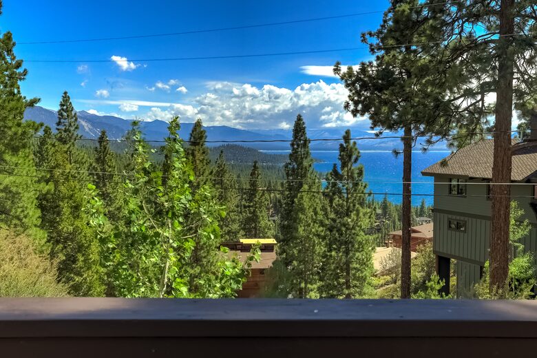 Altitude Adjustment Lodge (Lake Tahoe views!) - Glenbrook, Nevada