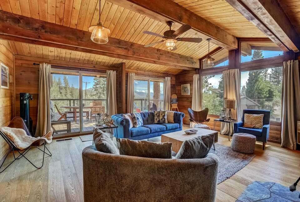 Altitude Adjustment Lodge (Lake Tahoe views!) - Glenbrook, Nevada