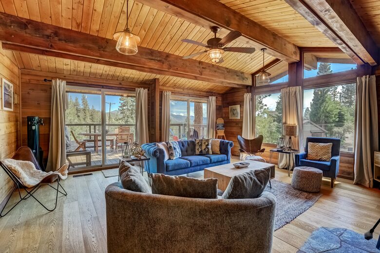 Altitude Adjustment Lodge (Lake Tahoe views!) - Glenbrook, Nevada