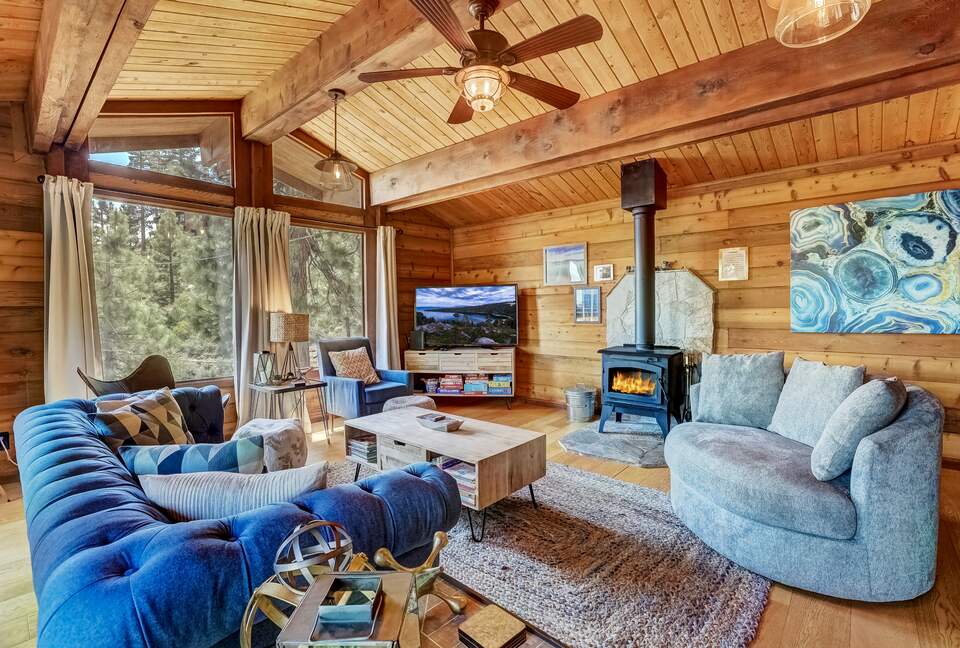 Altitude Adjustment Lodge (Lake Tahoe views!) - Glenbrook, Nevada
