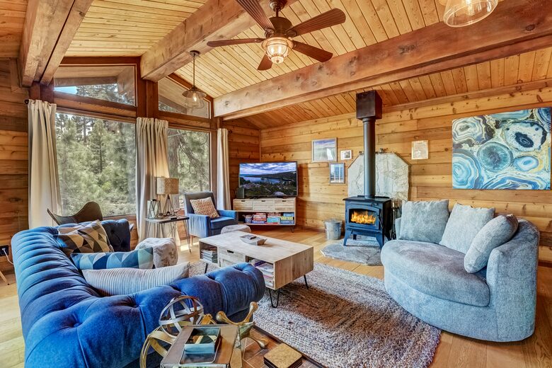 Altitude Adjustment Lodge (Lake Tahoe views!) - Glenbrook, Nevada