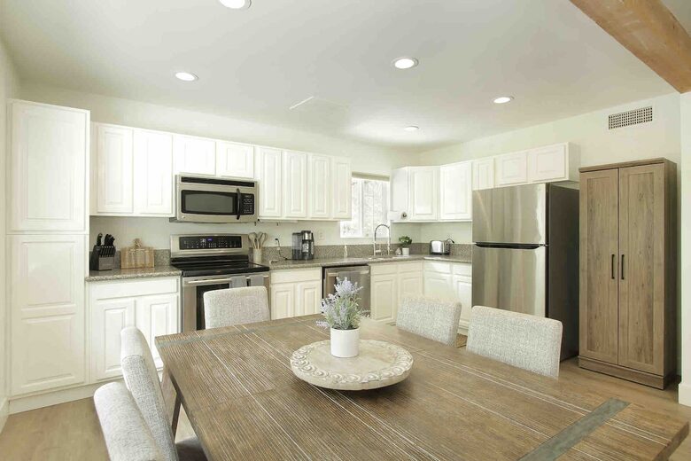 DateFarm 54 - Private and Gated, Central to Polo and Horse Park - Thermal, California