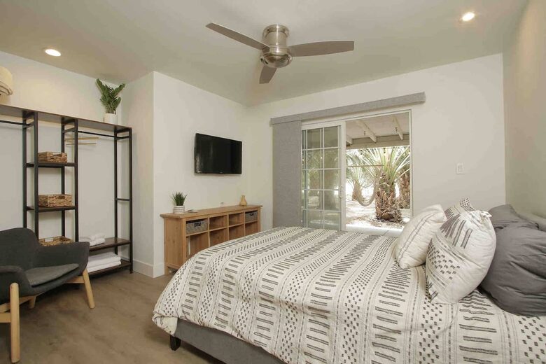 DateFarm 54 - Private and Gated, Central to Polo and Horse Park - Thermal, California