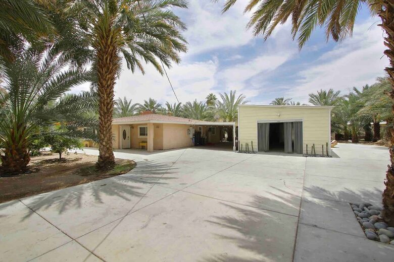 DateFarm 54 - Private and Gated, Central to Polo and Horse Park - Thermal, California