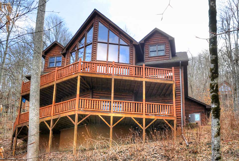 Dancing Wolf Lodge - Maggie Valley, North Carolina
