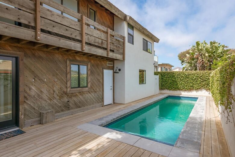 Ventura Designer Beach House on the Sand - Ventura, California