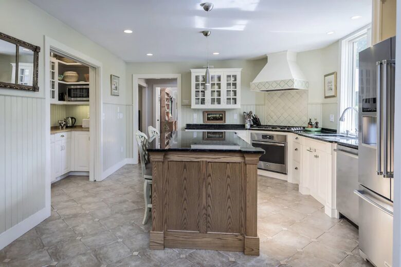 Elegant Country Estate - Newtown, Connecticut