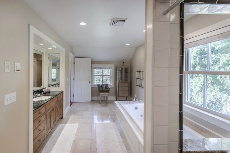 Elegant Country Estate - Newtown, Connecticut