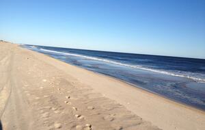 Southampton Retreat with private beach - Southampton, New York