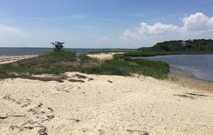 Southampton Retreat with private beach - Southampton, New York
