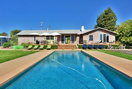 Napa Valley Wine Country Retreat with Pool & Pickleball Court - Napa, California
