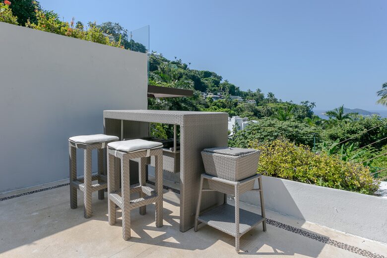 Home Exchange in Acapulco, Mexico, bar seating