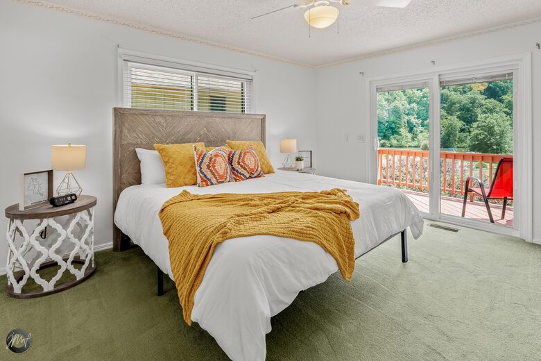Home Exchange in Bella Vista, AR, master suite with private deck