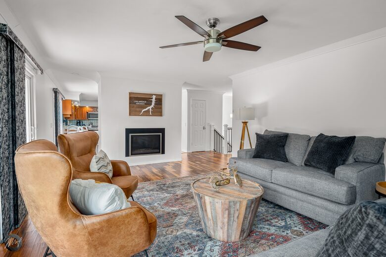Home Exchange in Bella Vista, AR, renovated seating room