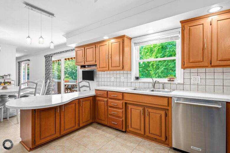 Home Exchange in Bella Vista, AR, kitchen with deck views