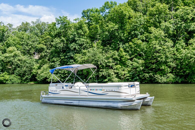Home Exchange in Bella Vista, AR, pontoon boat