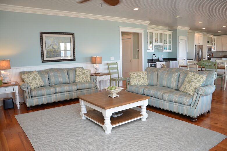 Home Exchange in Garden City, SC, beach home family room
