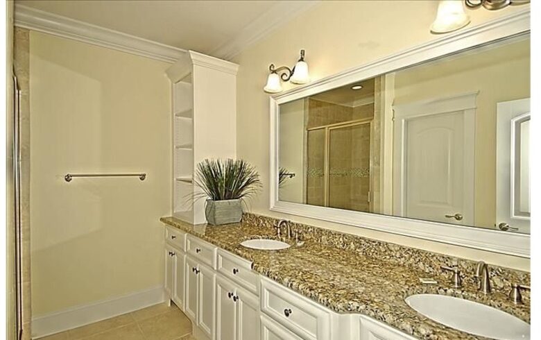 Home Exchange in Garden City, SC guest bathroom 1 of 9