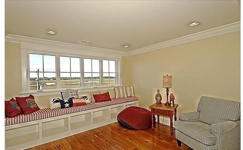Home Exchange in Garden City, SC window seat reading nook
