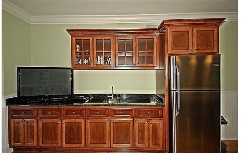 Home Exchange in Garden City, SC wet bar in game room