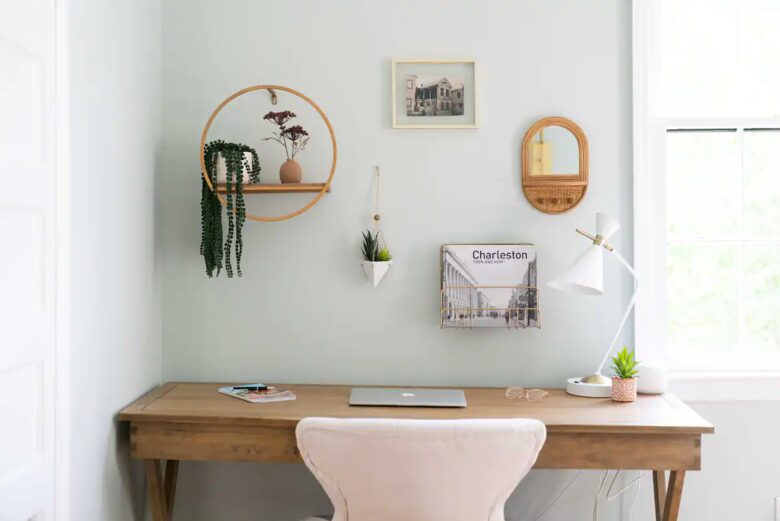 Home Exchange in Charleston, SC, in room desk space