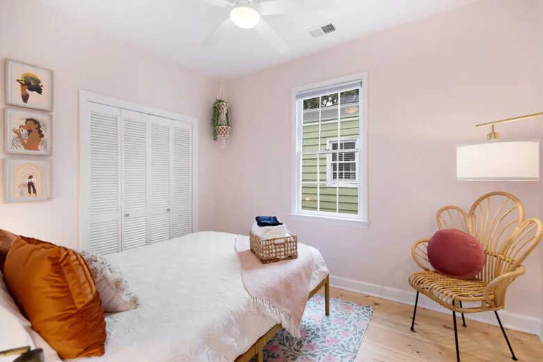 Home Exchange in Charleston, SC, pink queen-sized guest bedroom