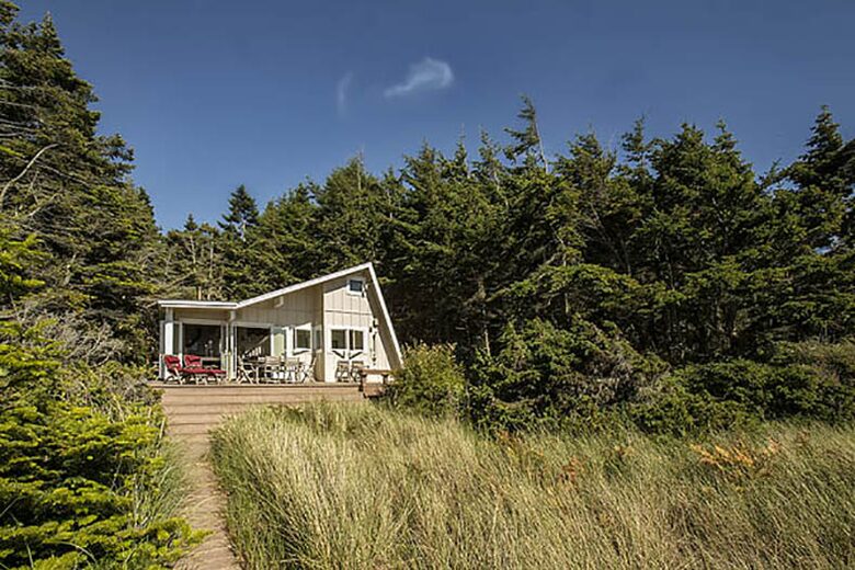 Stand alone beach cottage