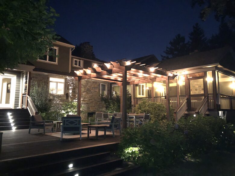 Outdoor lounge