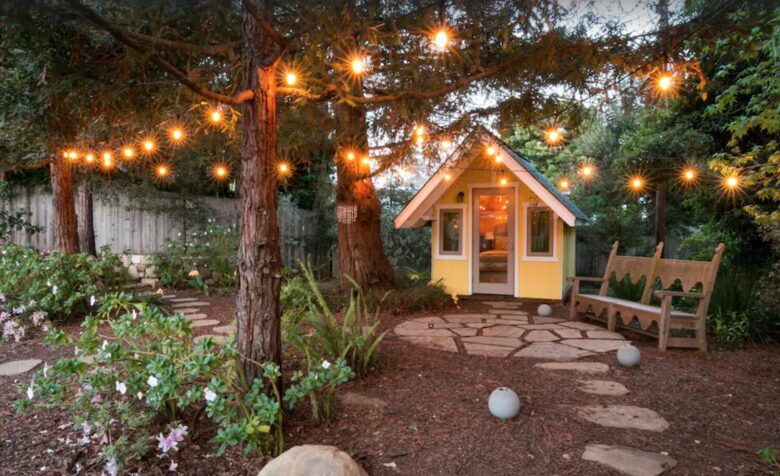 Detached cottage