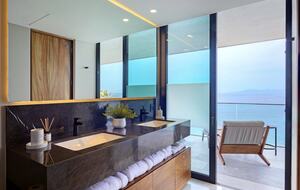 Master bath open to terrazza