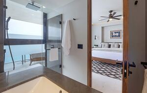 Guest room bath