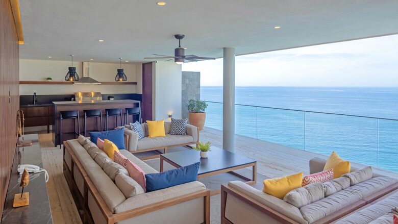 Rooftop lounge