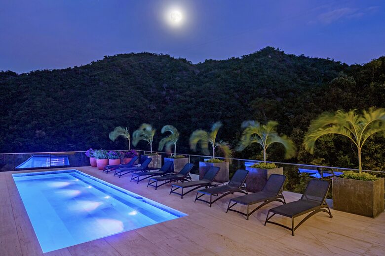 Rooftop pool