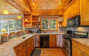 Home Exchange in Truckee, CA, full kitchen with bar seating