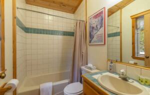 Home Exchange in Truckee, CA, guest bathroom #1