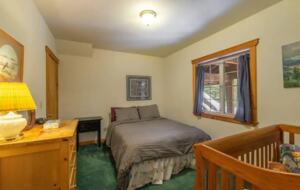 Home Exchange in Truckee, CA, guest bedroom with queen bed and crib