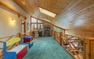 Home Exchange in Truckee, CA, loft with toys and desk space